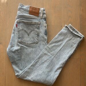 Levi's women’s wedgie straight ankle jeans size 28